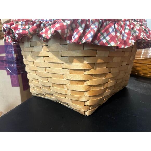Longaberger Large picnic basket with cherry plaid liner Natural - Picture 8 of 8